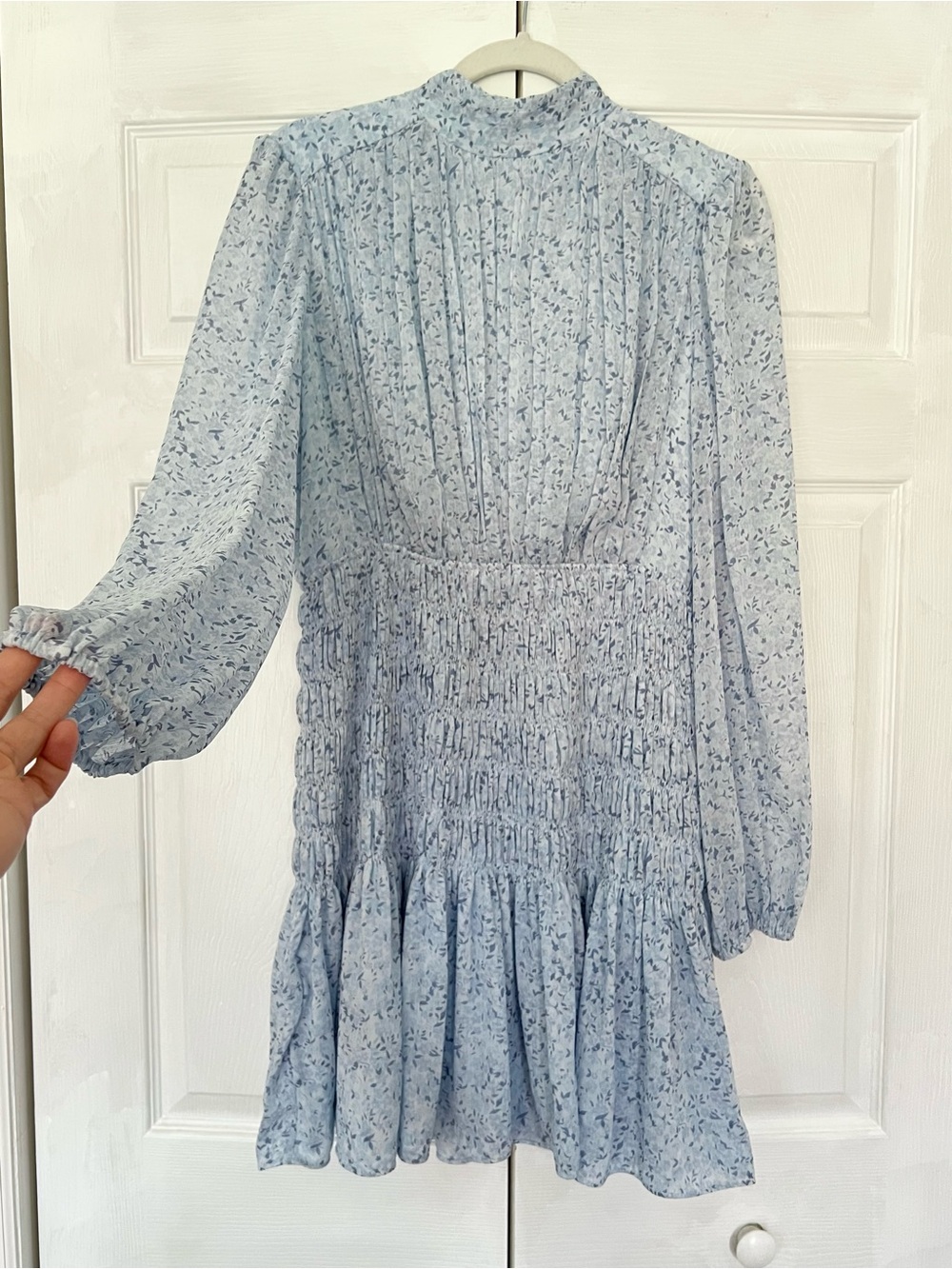 House of Harlow 1960 Shona Joy
Mockneck Long Sleeve Smocked Mini
Dress Blue L